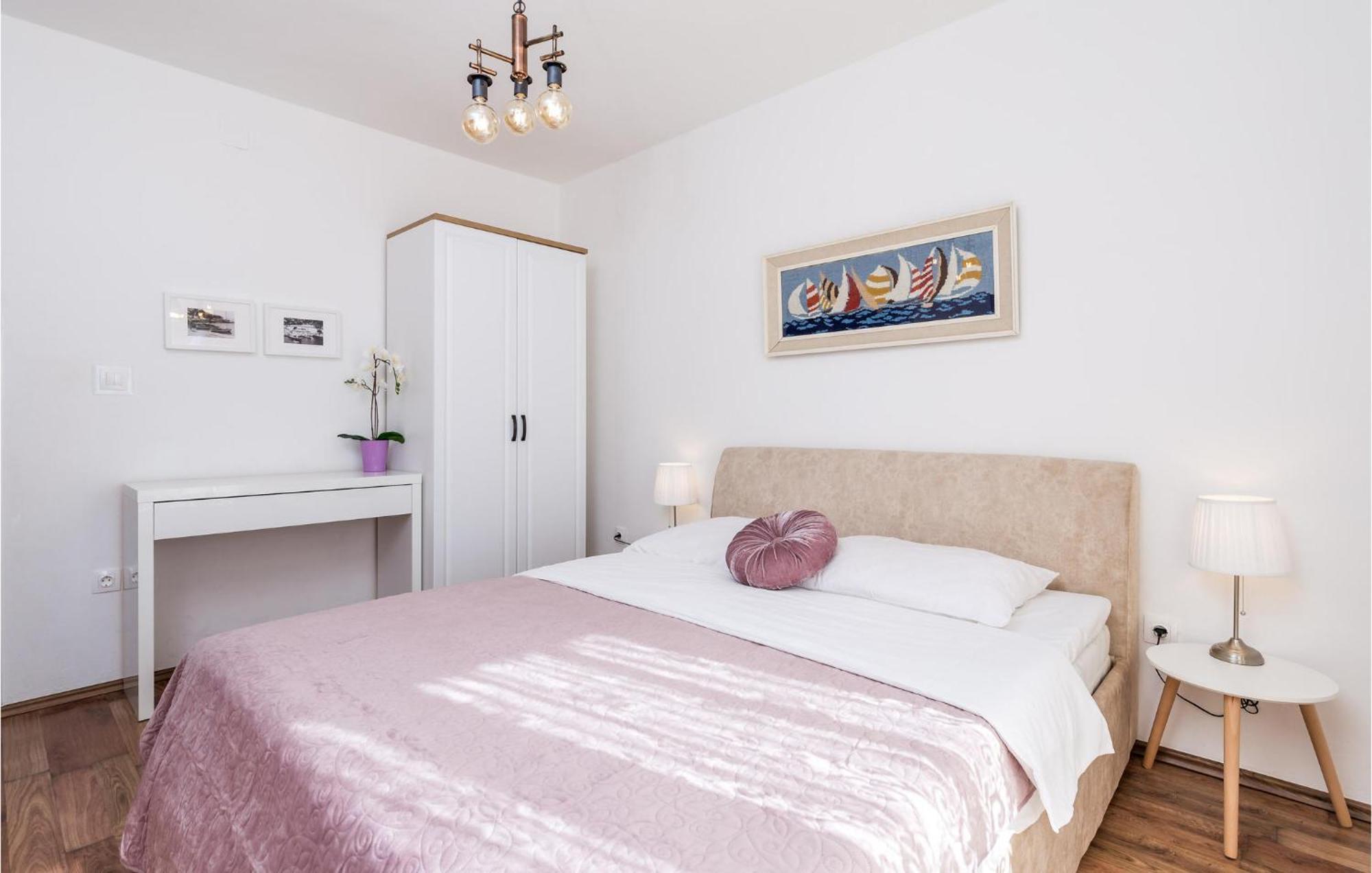 4 Bedroom Awesome Apartment In سفيتي يوراي المظهر الخارجي الصورة