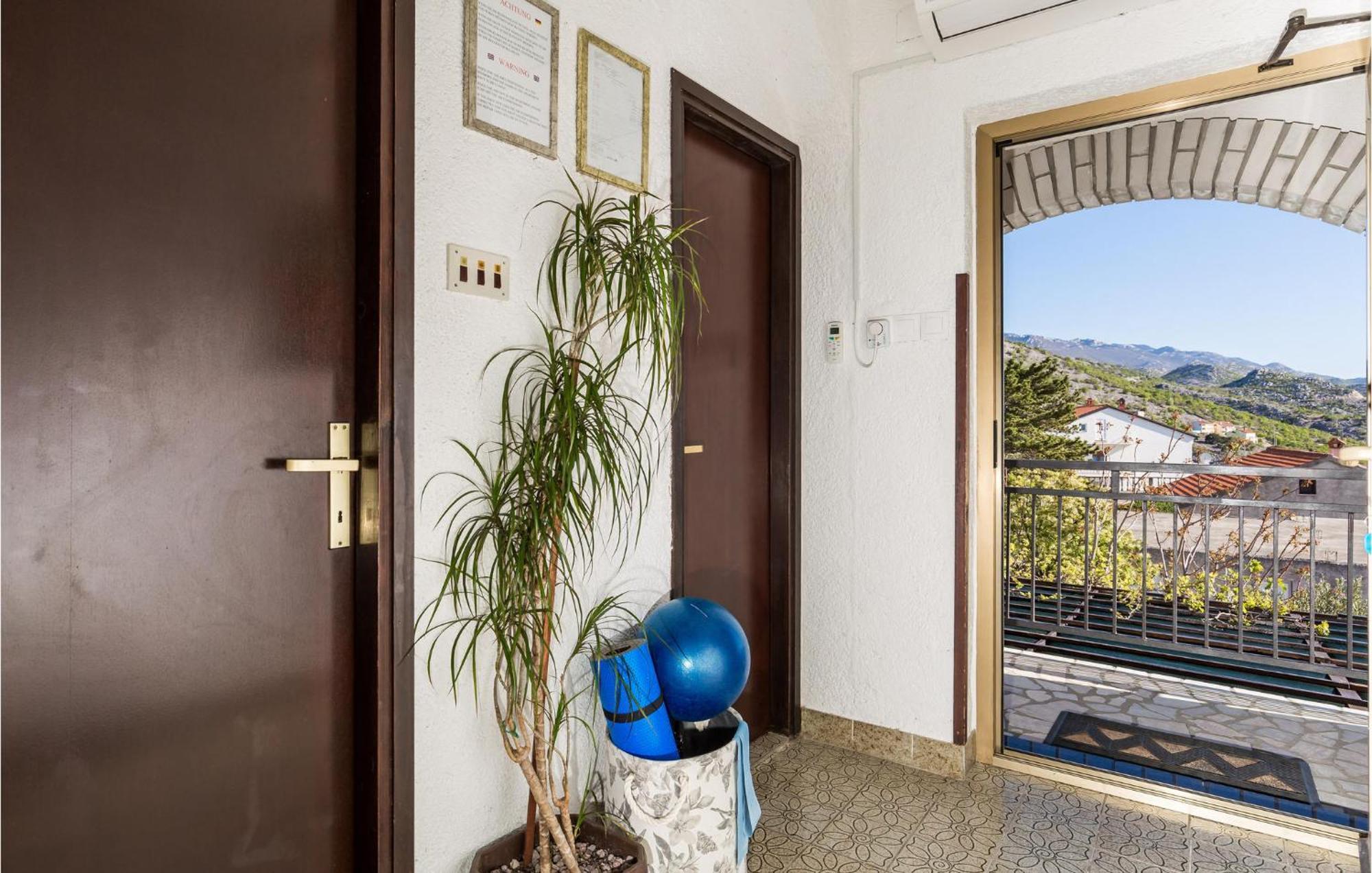 4 Bedroom Awesome Apartment In سفيتي يوراي المظهر الخارجي الصورة