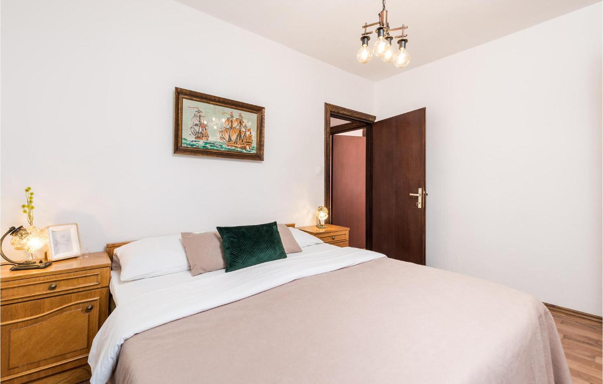 4 Bedroom Awesome Apartment In سفيتي يوراي المظهر الخارجي الصورة
